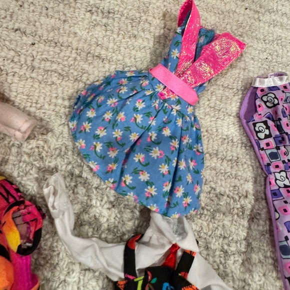 More Barbie clothes! Velvet hooded cape, hangers, scuba suit, vintage dresses.. - Picture 9 of 16